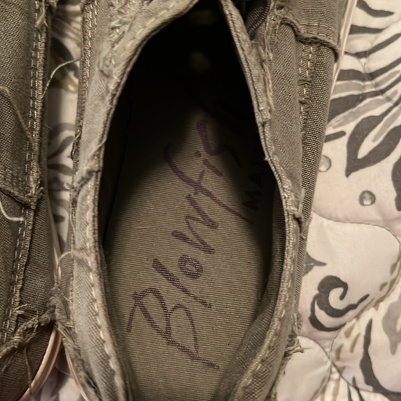 Blowfish Slip on shoes. - Picture 4 of 4